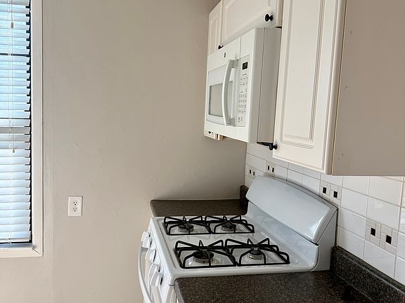 3rd image of 1044 Academy Ave Unit 1