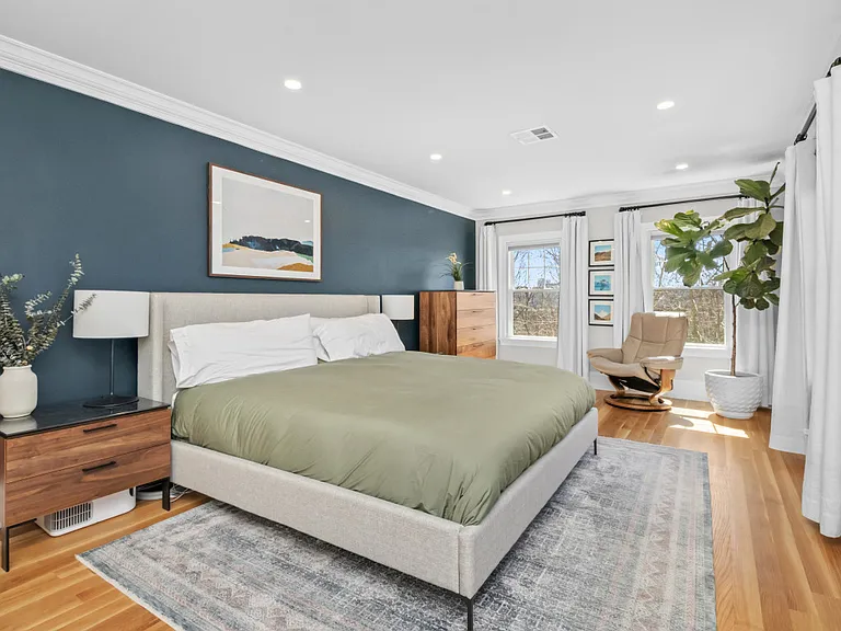 322 Bunker Hill St #B — Photo 12