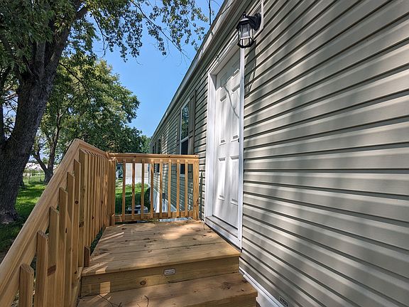 5th image of 78 Loraine Dr