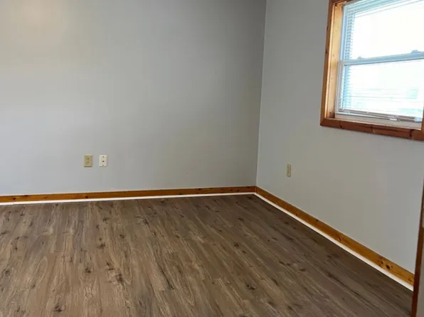 1807 S Martin Luther King Jr Dr, Jackson, MI 49203