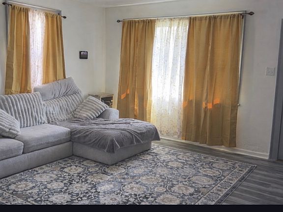 2nd image of 2614 Greenwood Dr