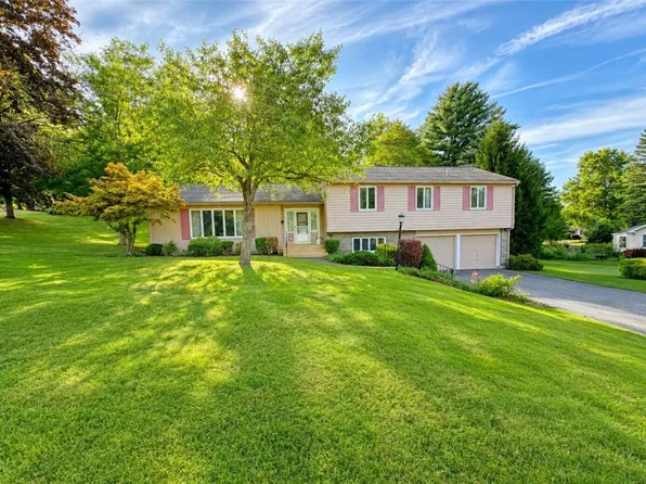 70 William St, Phelps, NY 14532