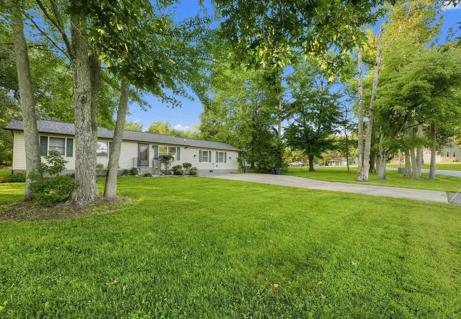 4 bed, 3.0 bath, 1836 sqft, $2,800 — Photo 3