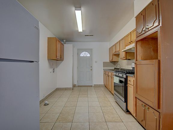 3rd image of 3513 Crest Ave SE