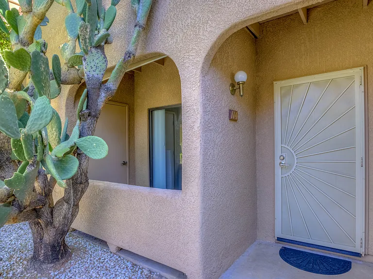 5750 N Camino Esplendora #114 — Photo 4