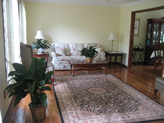 Living Room (22 X 13)