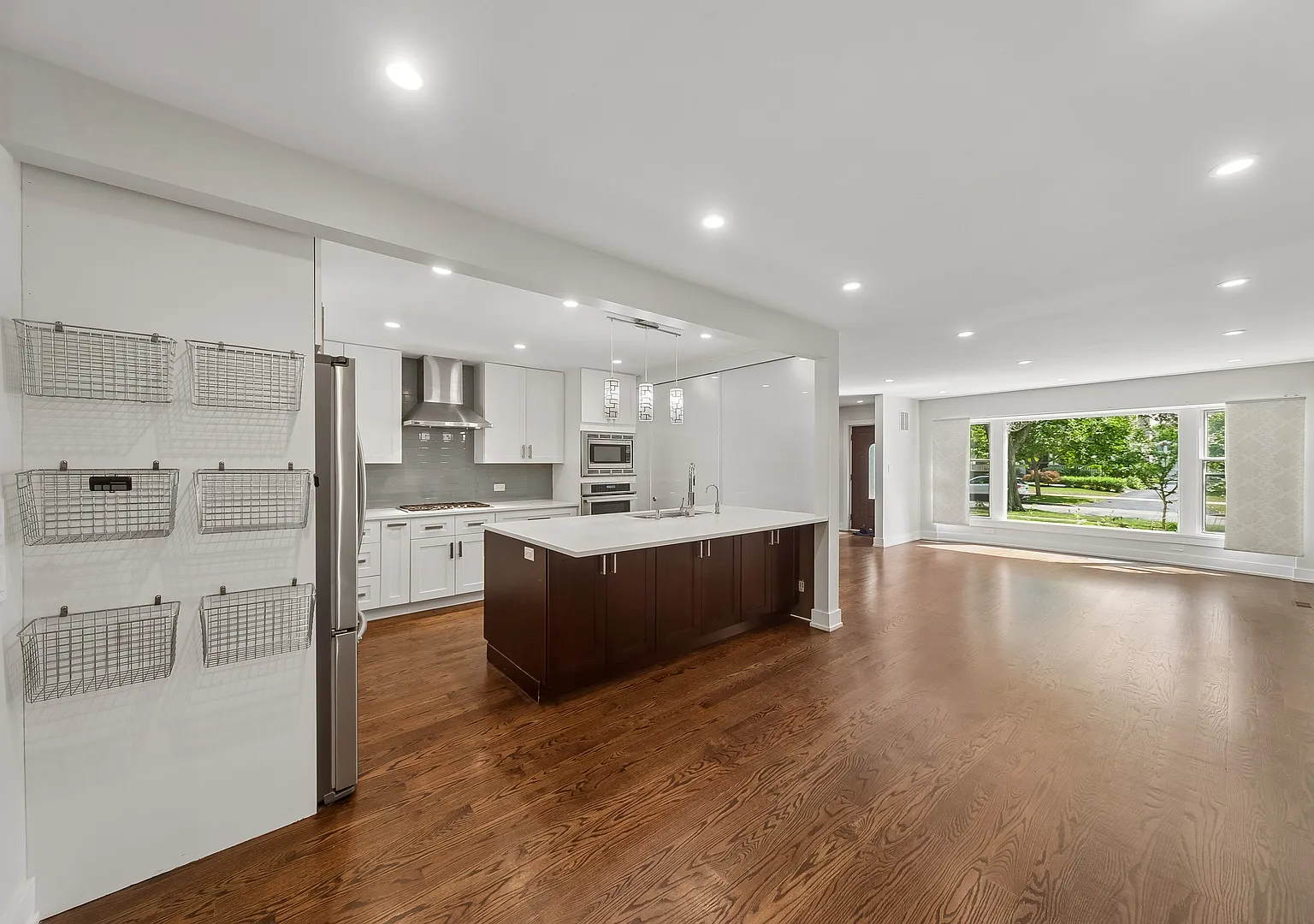 4 bed, 2368 sqft, $8,000 — Photo 4