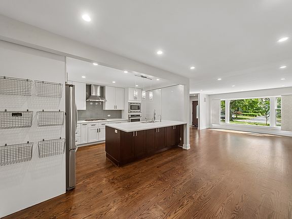 4th image of 148 Maple Ave