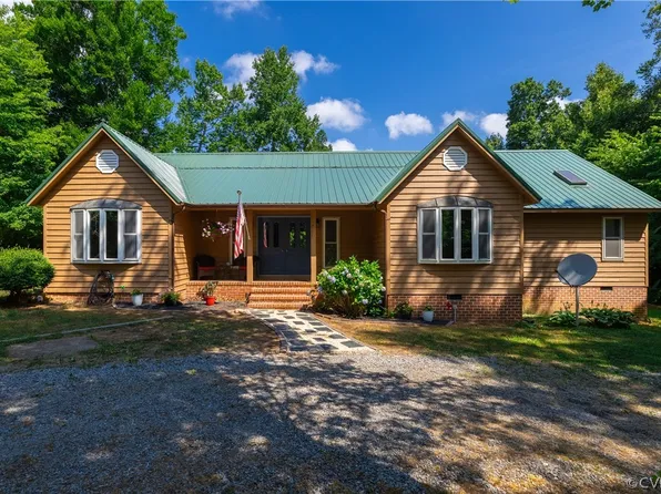 8090 Hungarytown Rd, Crewe, VA 23930