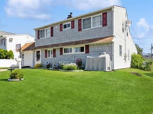 53 Hamlet Rd, Levittown, NY 11756