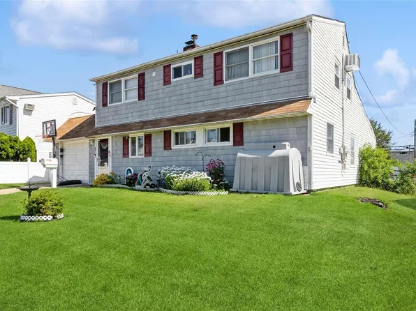 53 Hamlet Road, Levittown, NY 11756