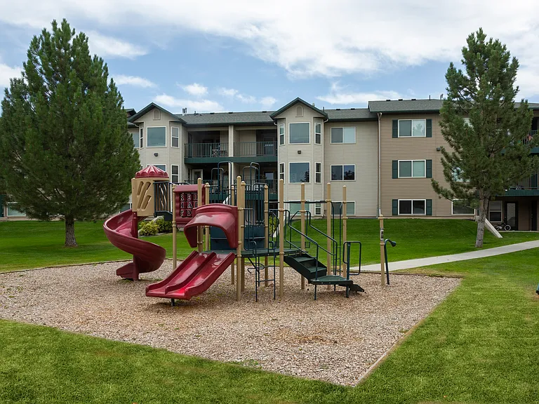 Hanbury Manor Apartments — Photo 38