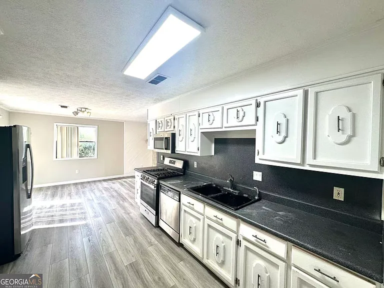 100 Lakeview Ln — Photo 13