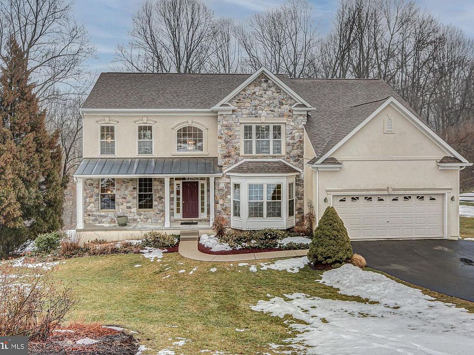 1st image of 518 Hyde Park Cir