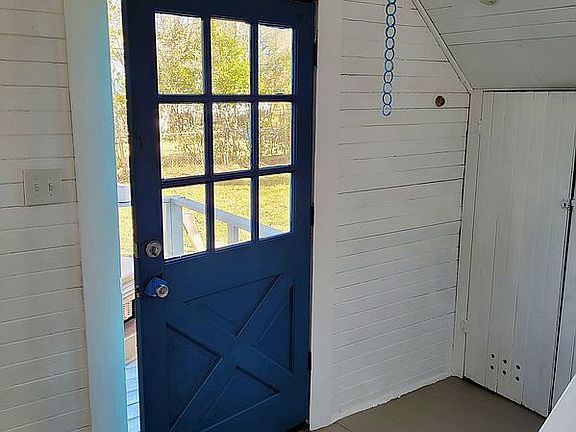 LaundryRm, back stairs, deck