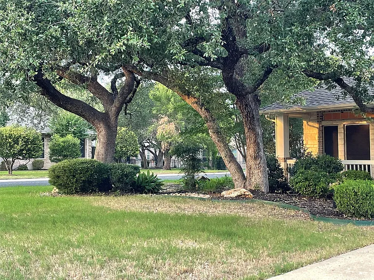 120 W Brazos Dr — Photo 3