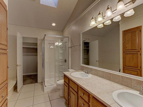 4th image of 2805 Country Villa Cir