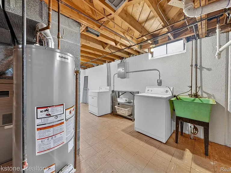 30428 Iroquois Dr — Photo 12