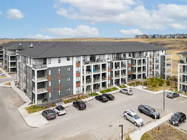 15 S Sage Meadows Lndg NW #6215, Calgary, AB T3P 1E5