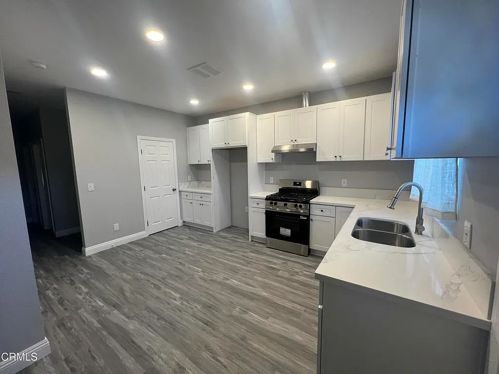 3 bed, 2.0 bath, 850 sqft, $2,800 — Photo 4