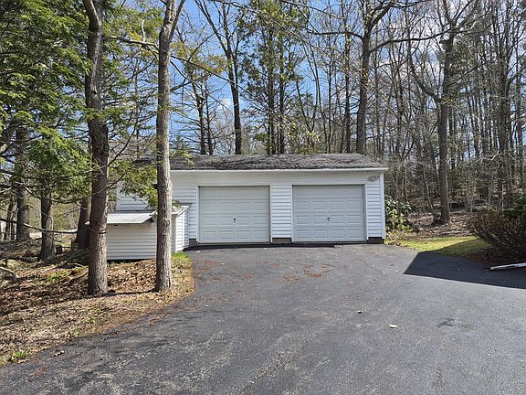 4th image of 31 Clay Hill Road