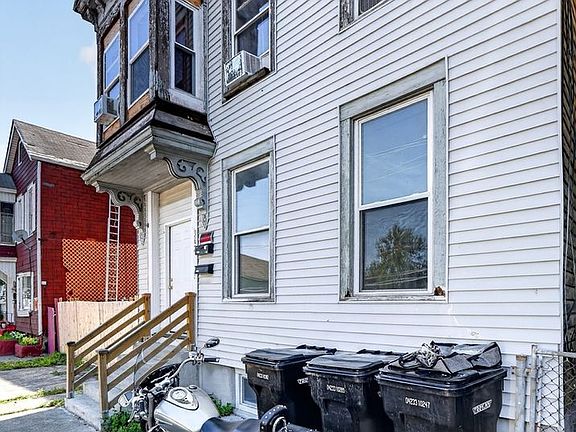 2nd image of 362 9th St APT 1