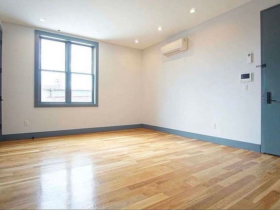 5th image of 378 Bedford Ave #3K