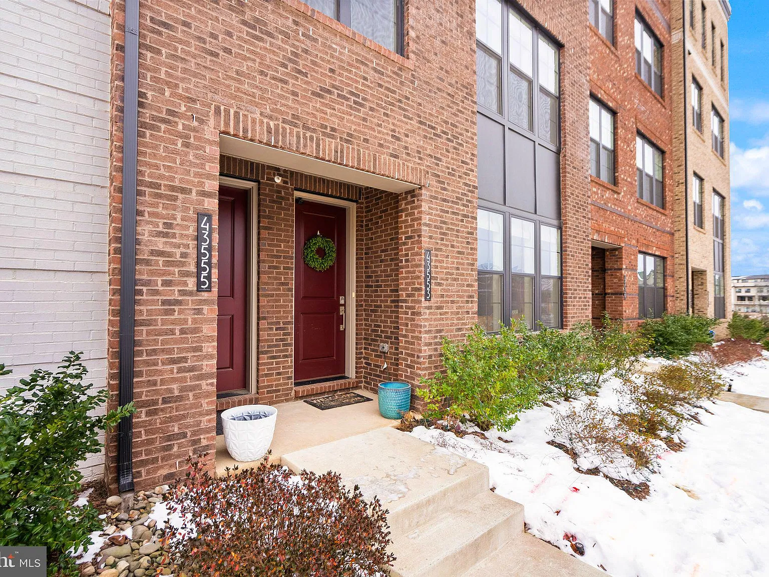 3 bed, 2.5 bath, 1528 sqft, $3,100 — Photo 3