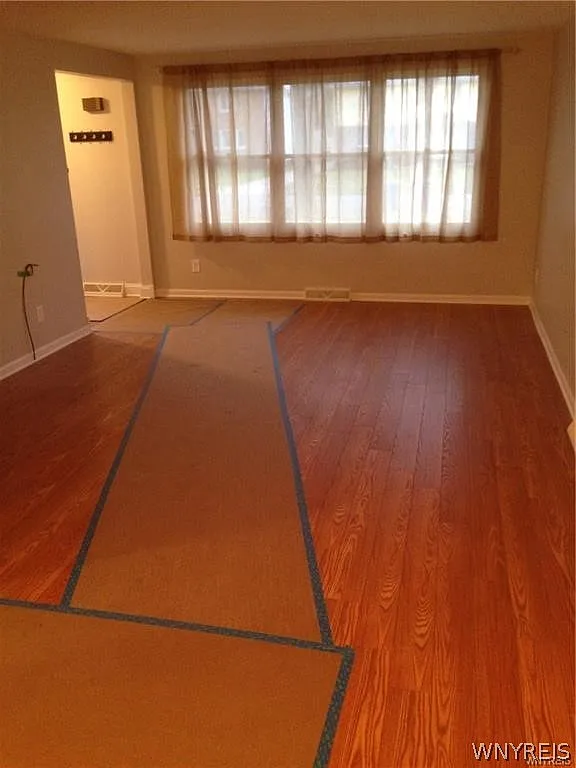 3 bed, 1.0 bath, 1291 sqft, $2,150 — Photo 3
