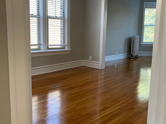 3rd image of 6206 N Wayne Ave APT 3