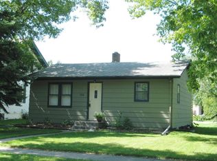 706 S 16th St, Grand Forks, ND 58201