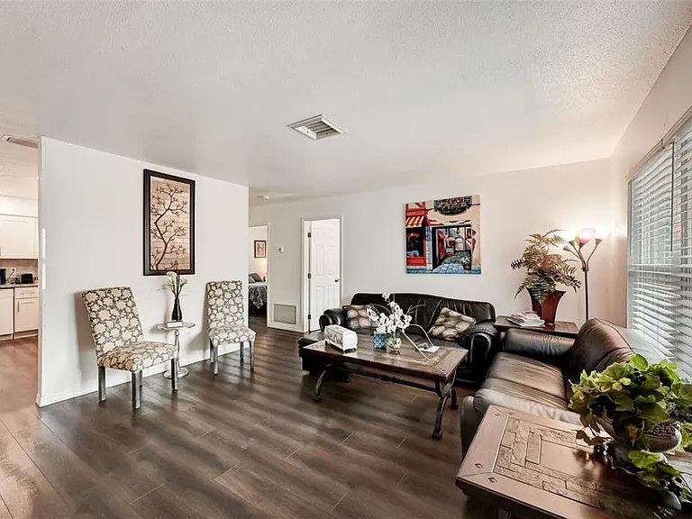 618 S Osprey Ave — Photo 3