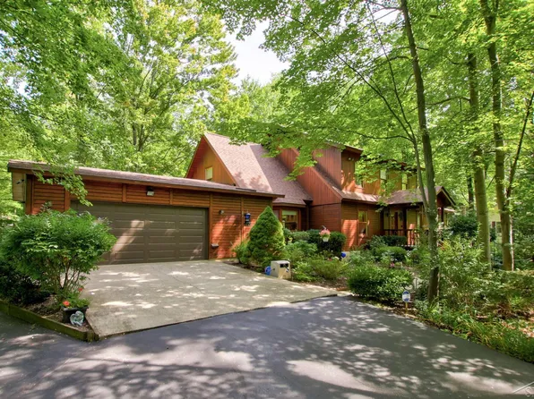3891 E Old Pine Trl, Midland, MI 48642