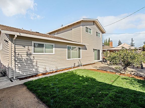 4th image of 826 Henderson Ave