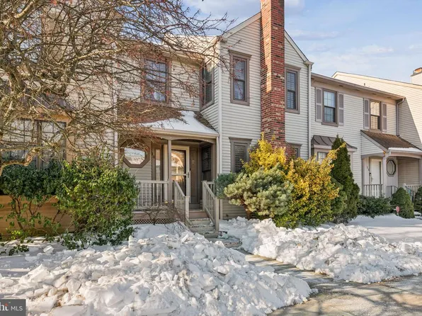 14 Merlot Ct, Marlton, NJ 08053