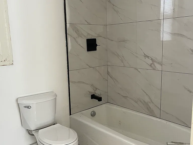 1721 Pleasant St #8 — Photo 10