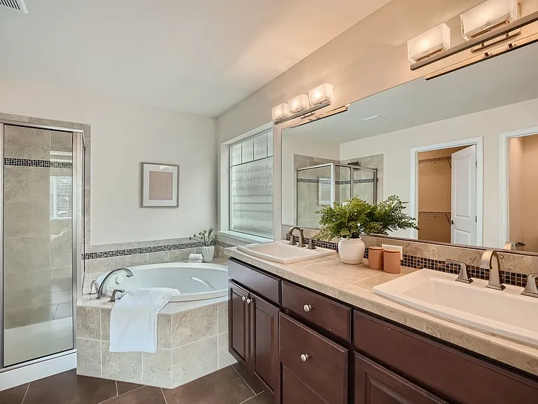 10502 SE 10th Ct — Photo 16