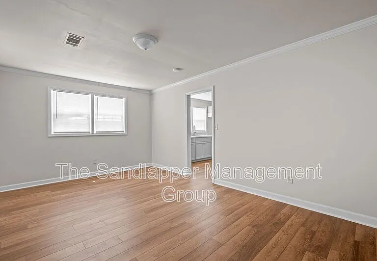 2214 Van Buren Ave #B — Photo 3
