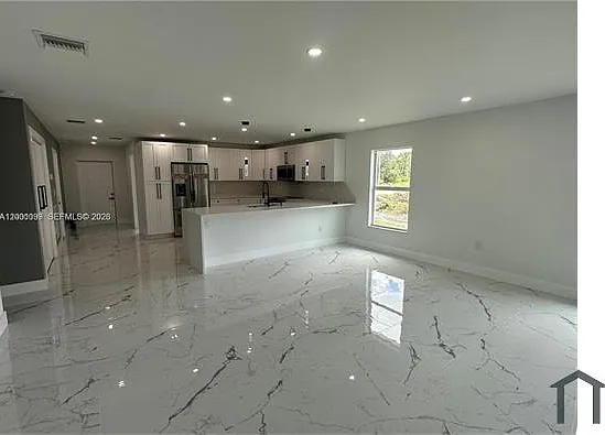 4 bed, $2,700 — Photo 3