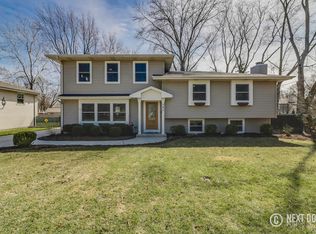 340 Robin Hill Dr, Naperville, IL