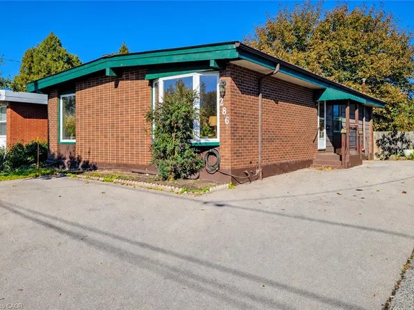 286 Mohawk Rd W, Hamilton, ON L9C 1W3