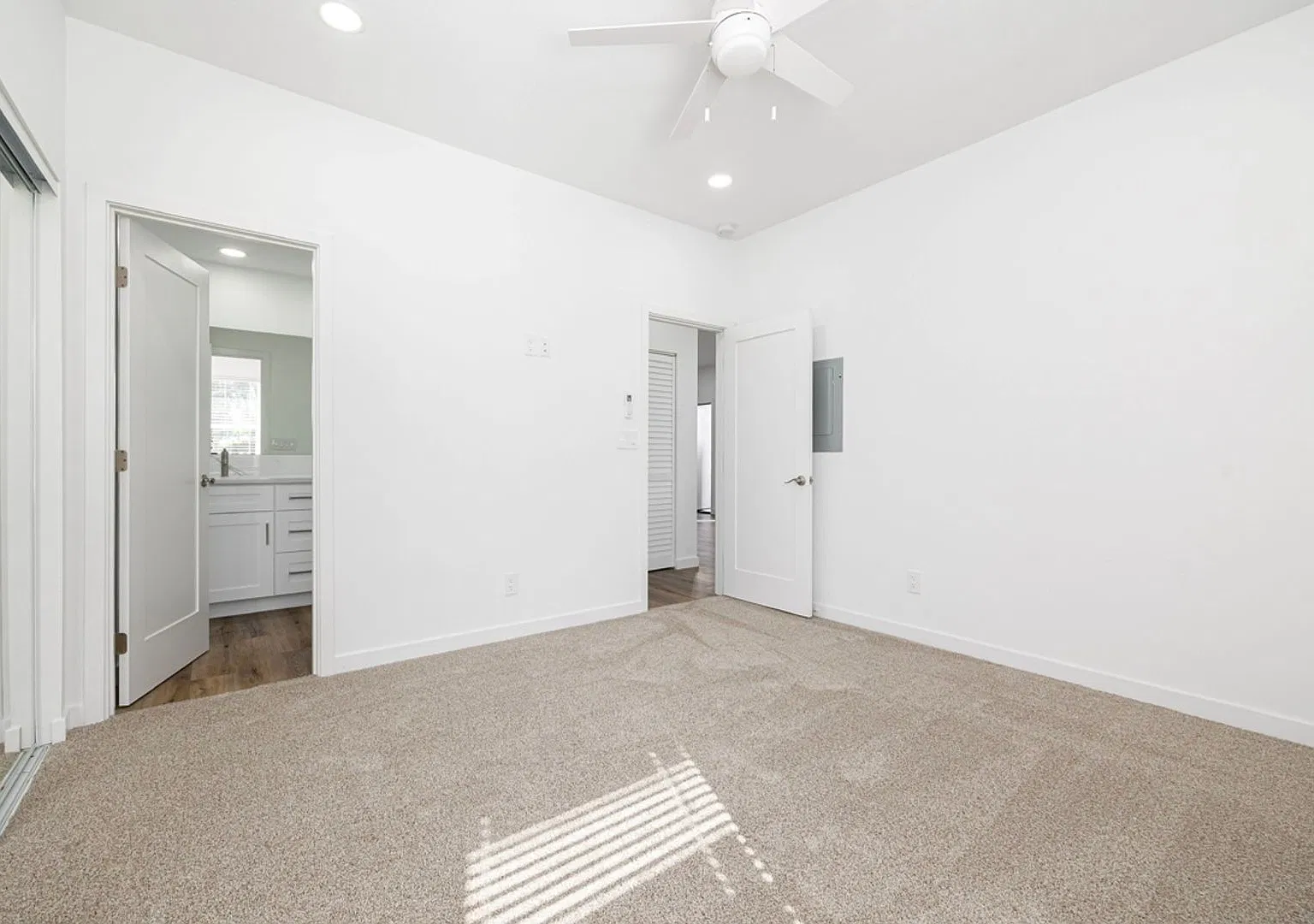 Olive Drive — Photo 4