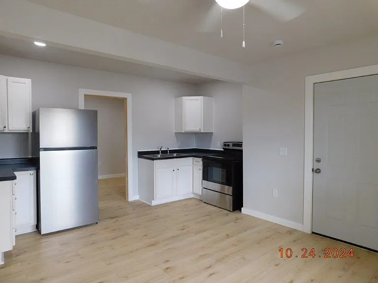 204 S Chestnut St #1 — Photo 6