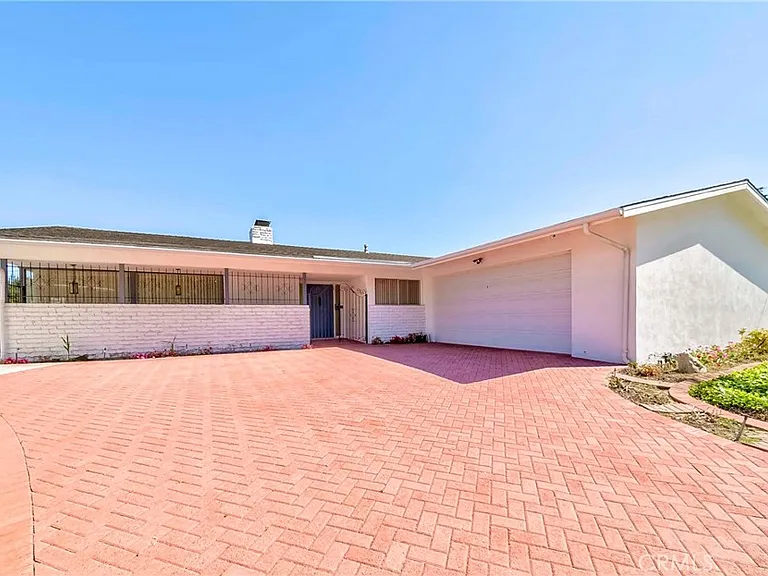 4610 Rockbluff Dr — Photo 38