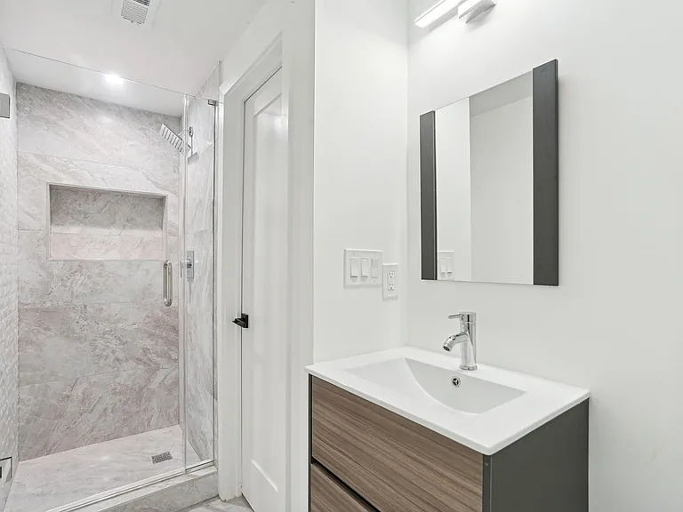 1111 K St NE #2 — Photo 8
