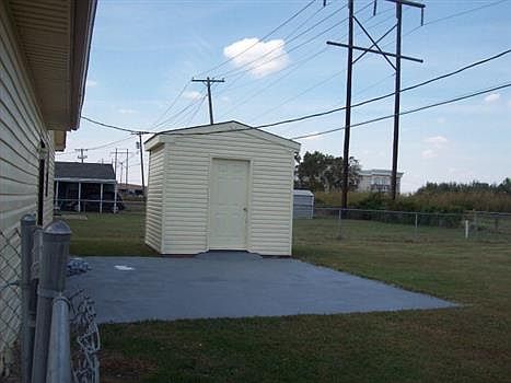2nd image of 1106 W East Catt