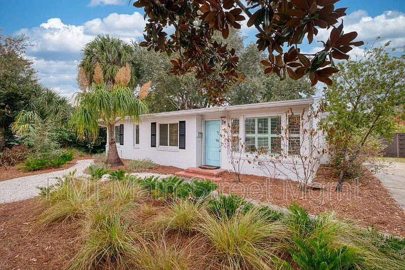3 bed, 2.0 bath, 1603 sqft, $2,900 — Photo 2