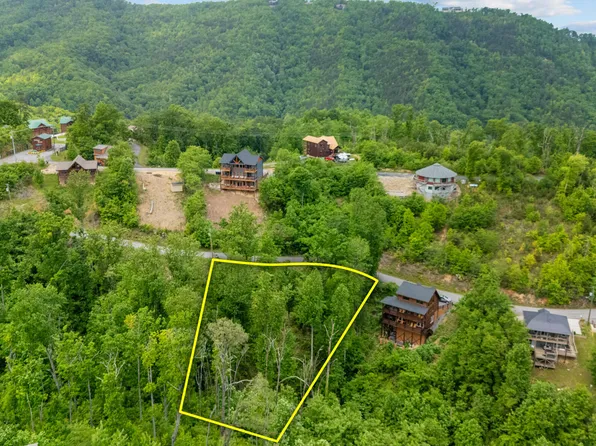 926 Chestnut Dr, Gatlinburg, TN 37738