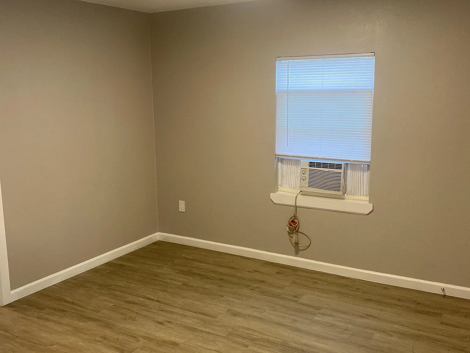 201 W Green Ave — Photo 4