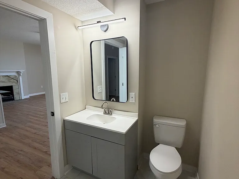 400 N Main St #204 — Photo 6